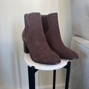 Brand new Splendid Maisie Chelsea Boot in Chocolate Brown. Size: 6